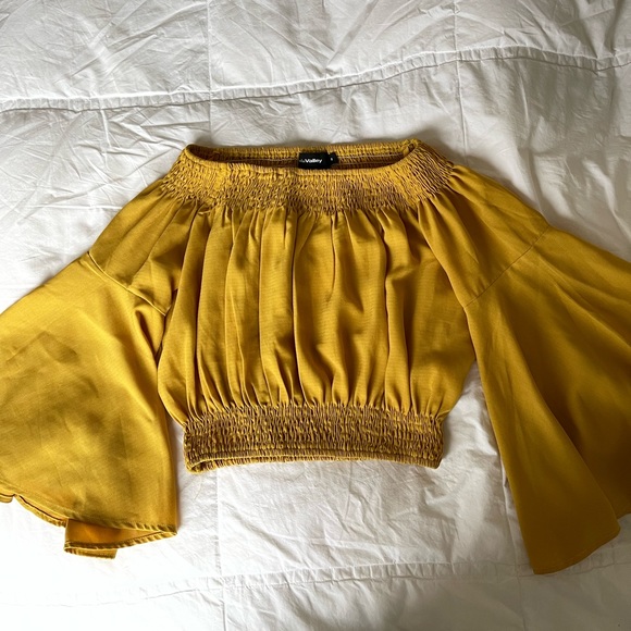 Flowy off-the-shoulder top - Picture 3 of 8